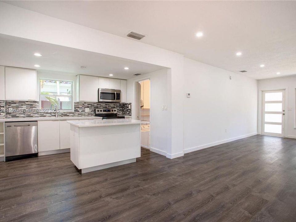 For Rent: $4,500 (3 beds, 2 baths, 1605 Square Feet)