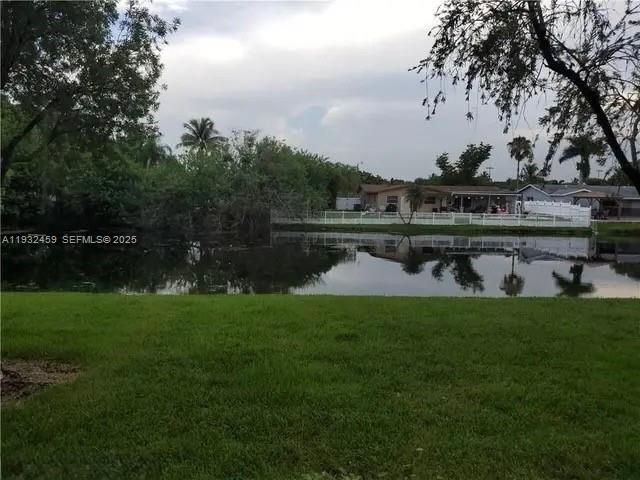 For Sale: $105,000 (2 beds, 2 baths, 1030 Square Feet)