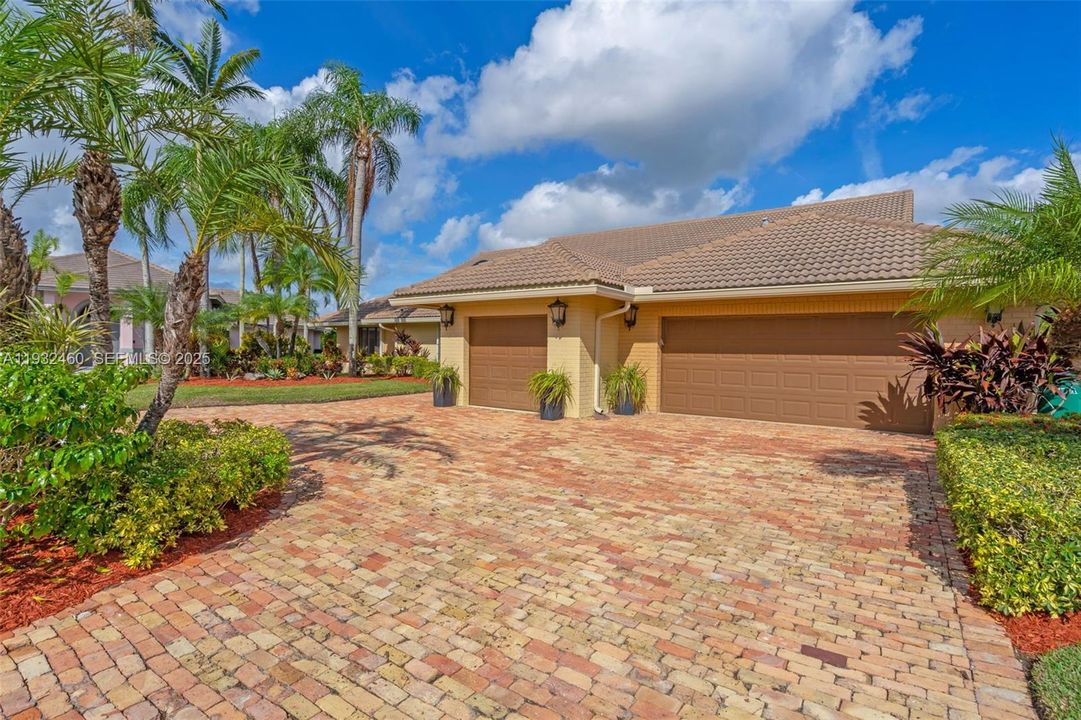 For Sale: $1,049,000 (4 beds, 3 baths, 3702 Square Feet)