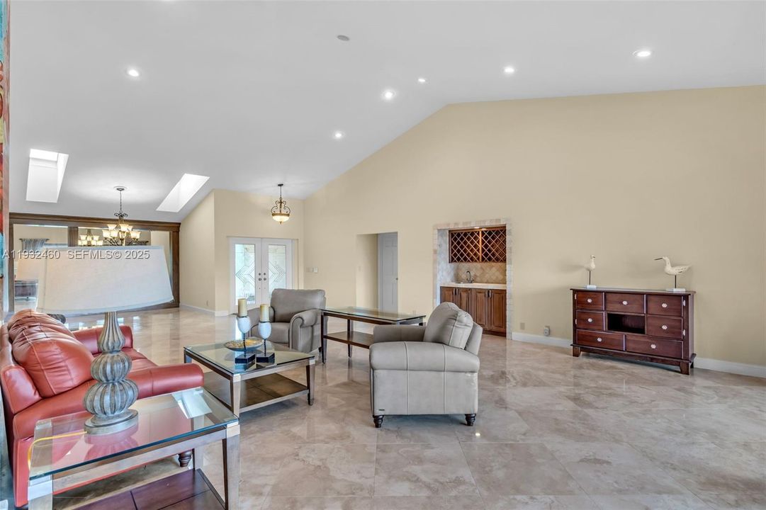 For Sale: $1,049,000 (4 beds, 3 baths, 3702 Square Feet)