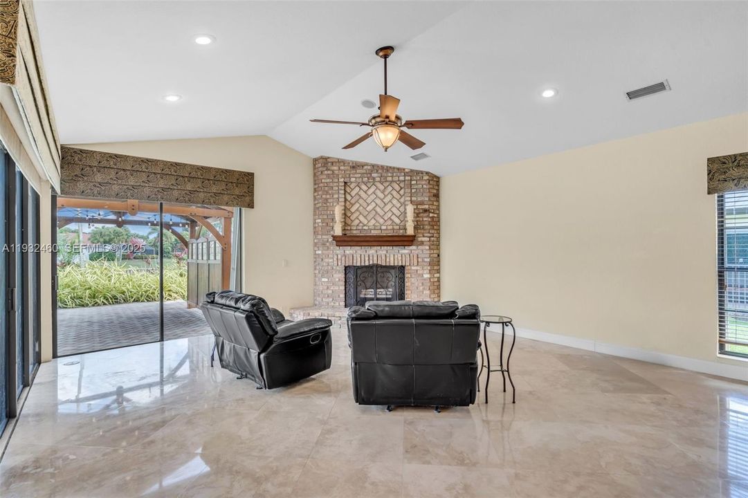 For Sale: $1,049,000 (4 beds, 3 baths, 3702 Square Feet)