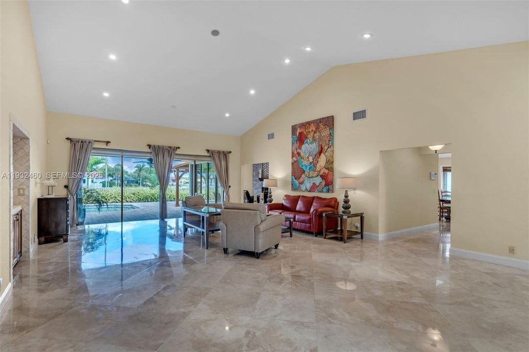 For Sale: $1,049,000 (4 beds, 3 baths, 3702 Square Feet)