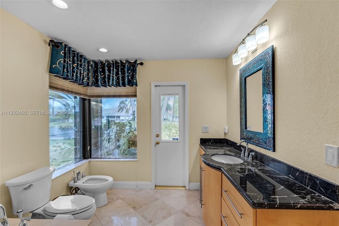 For Sale: $1,049,000 (4 beds, 3 baths, 3702 Square Feet)