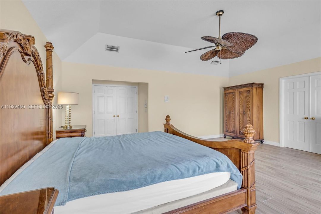 For Sale: $1,049,000 (4 beds, 3 baths, 3702 Square Feet)