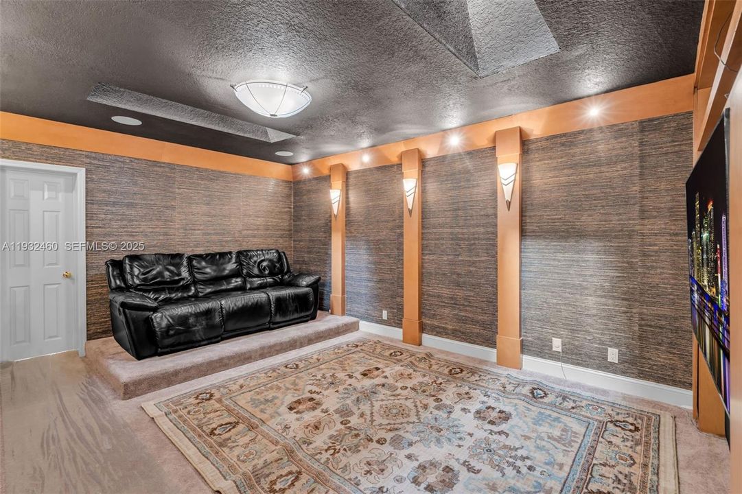 For Sale: $1,049,000 (4 beds, 3 baths, 3702 Square Feet)