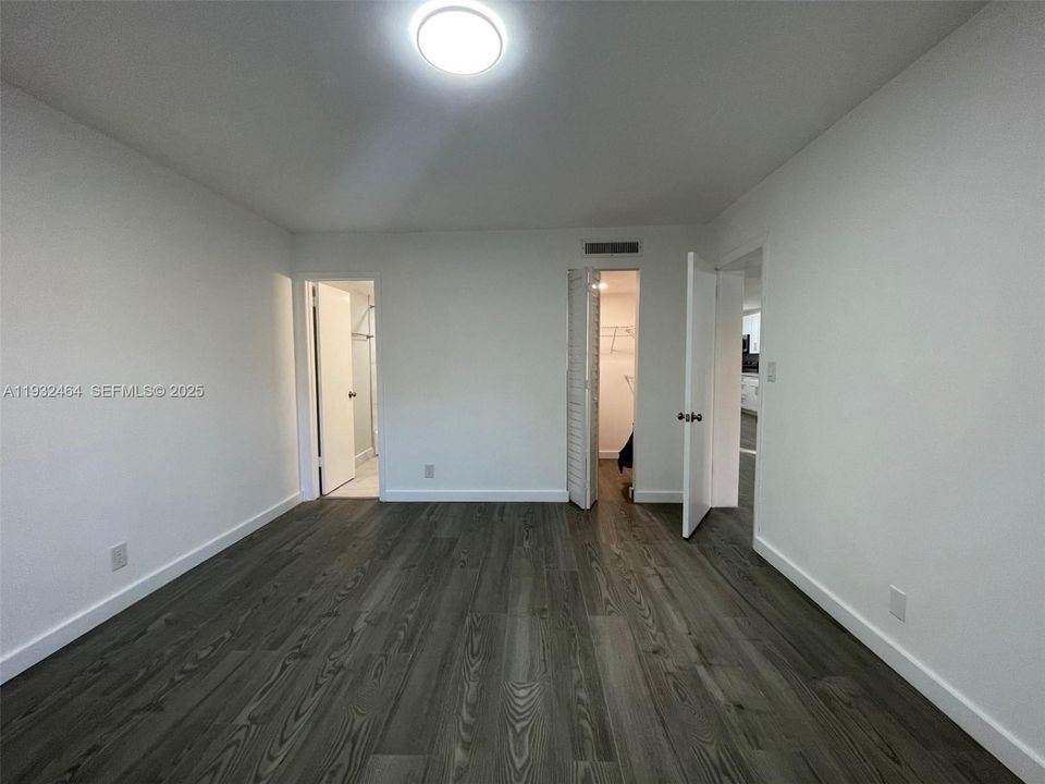 For Rent: $2,050 (2 beds, 2 baths, 949 Square Feet)