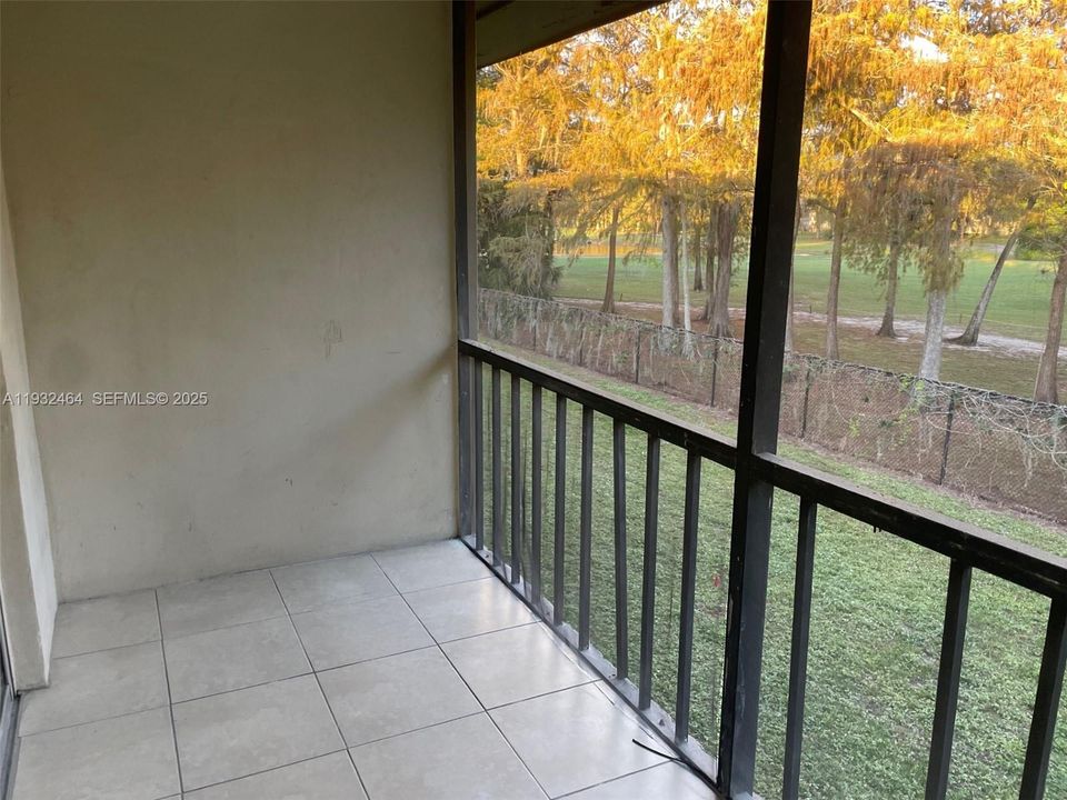 For Rent: $2,050 (2 beds, 2 baths, 949 Square Feet)