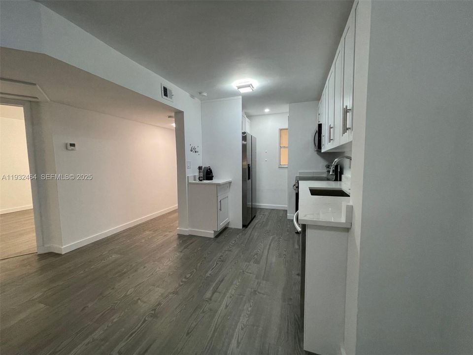 For Rent: $2,050 (2 beds, 2 baths, 949 Square Feet)
