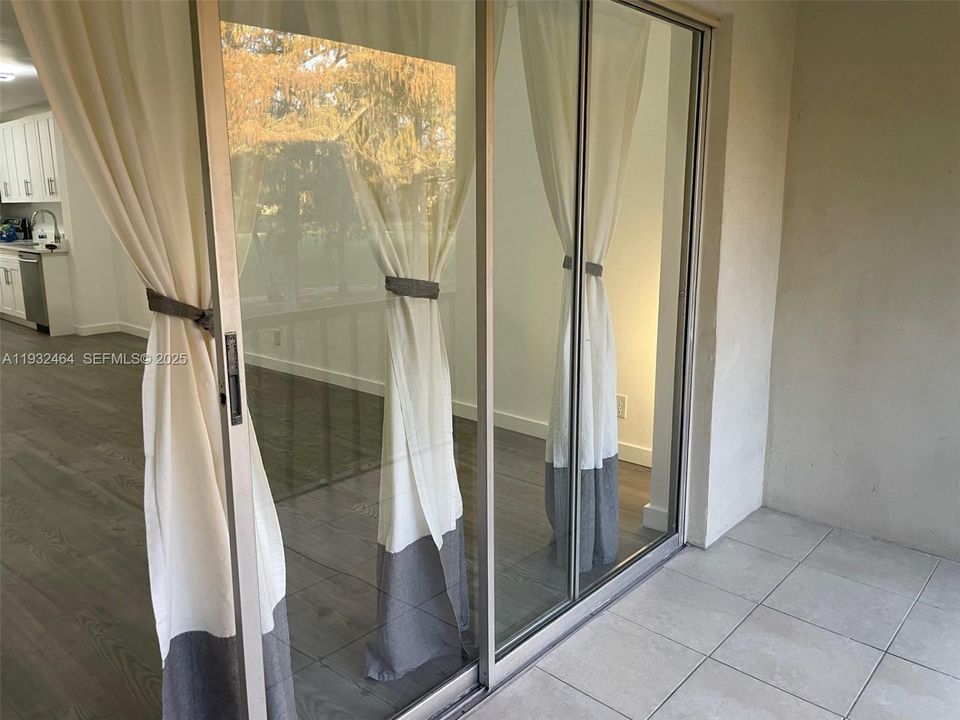 For Rent: $2,050 (2 beds, 2 baths, 949 Square Feet)