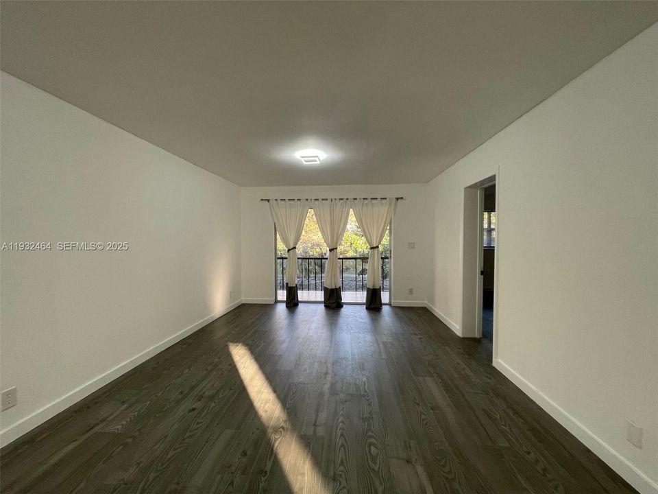 For Rent: $2,050 (2 beds, 2 baths, 949 Square Feet)