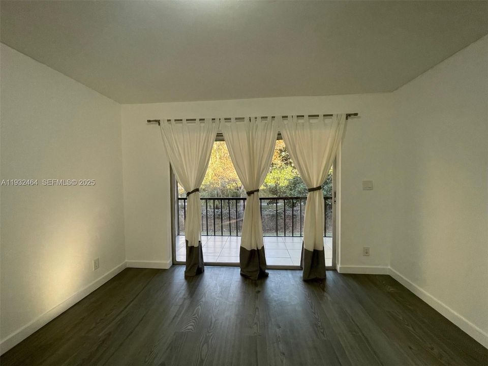 For Rent: $2,050 (2 beds, 2 baths, 949 Square Feet)