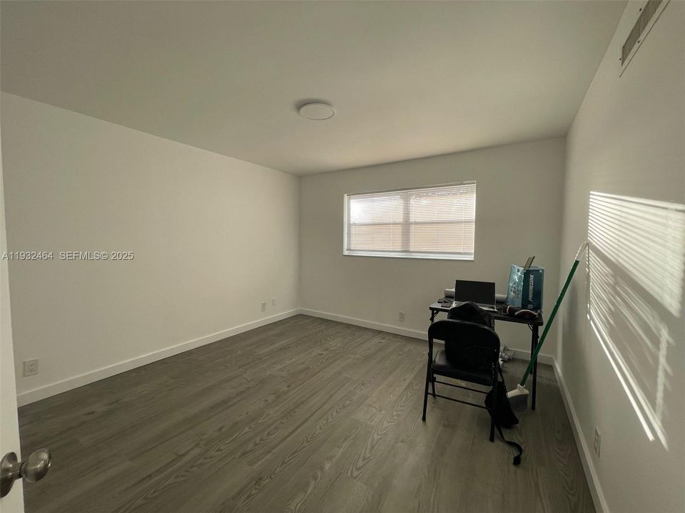 For Rent: $2,050 (2 beds, 2 baths, 949 Square Feet)