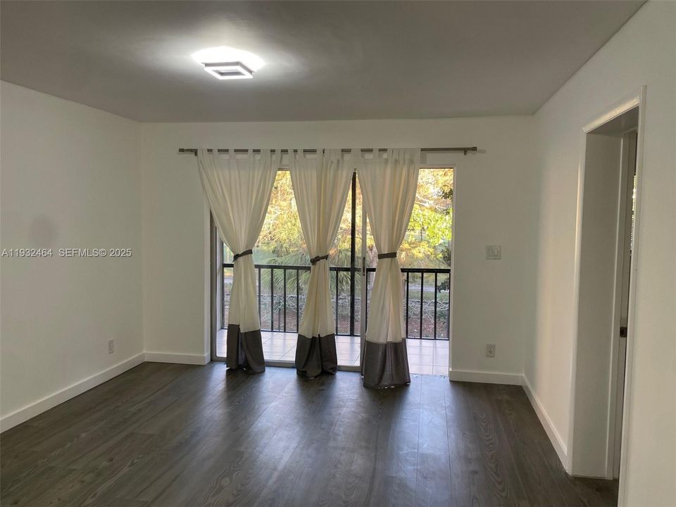 For Rent: $2,050 (2 beds, 2 baths, 949 Square Feet)