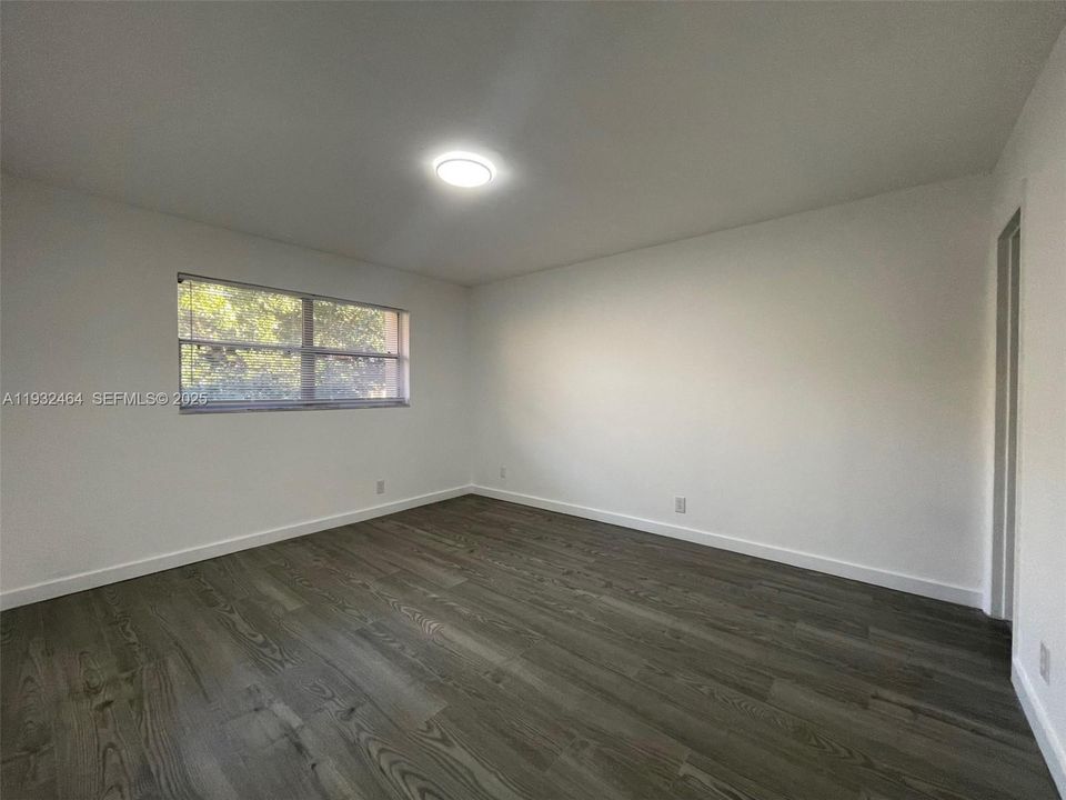 For Rent: $2,050 (2 beds, 2 baths, 949 Square Feet)