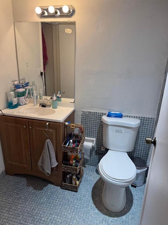 For Rent: $1,600 (1 beds, 1 baths, 807 Square Feet)