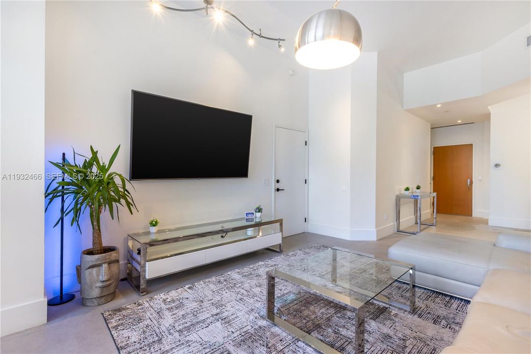 For Sale: $575,000 (2 beds, 2 baths, 1510 Square Feet)