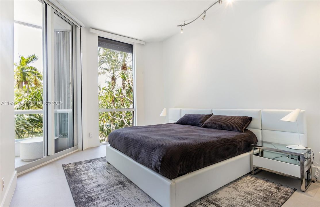 For Sale: $575,000 (2 beds, 2 baths, 1510 Square Feet)