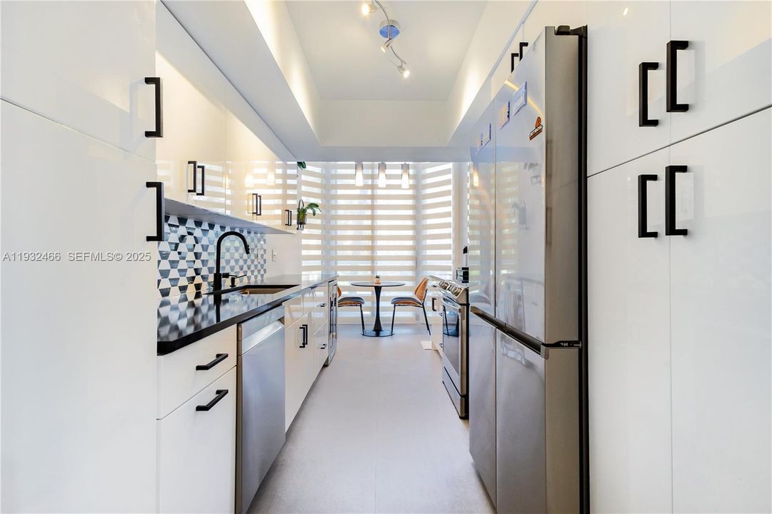 For Sale: $575,000 (2 beds, 2 baths, 1510 Square Feet)