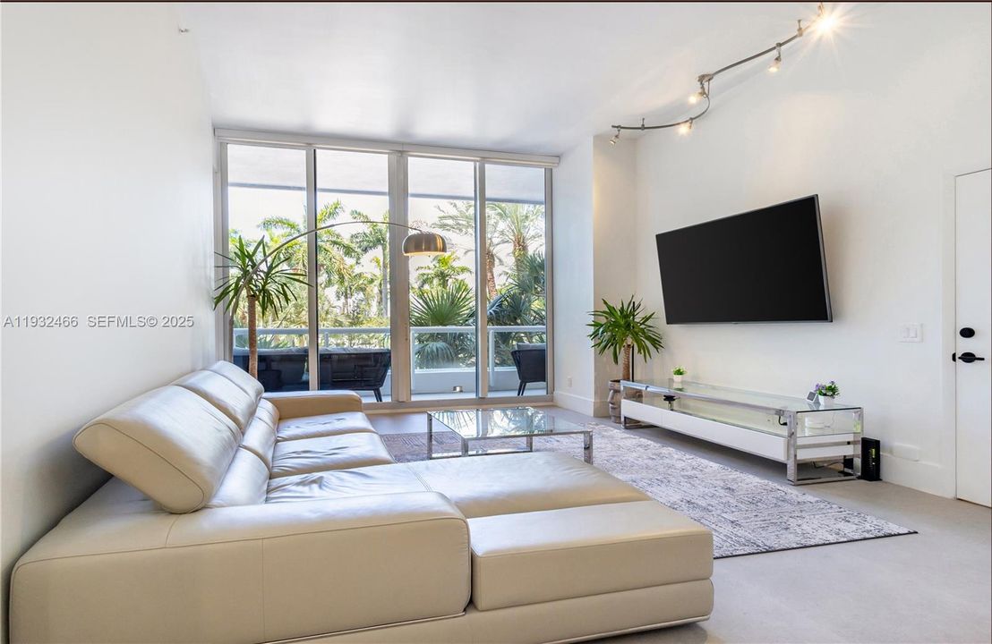 For Sale: $575,000 (2 beds, 2 baths, 1510 Square Feet)