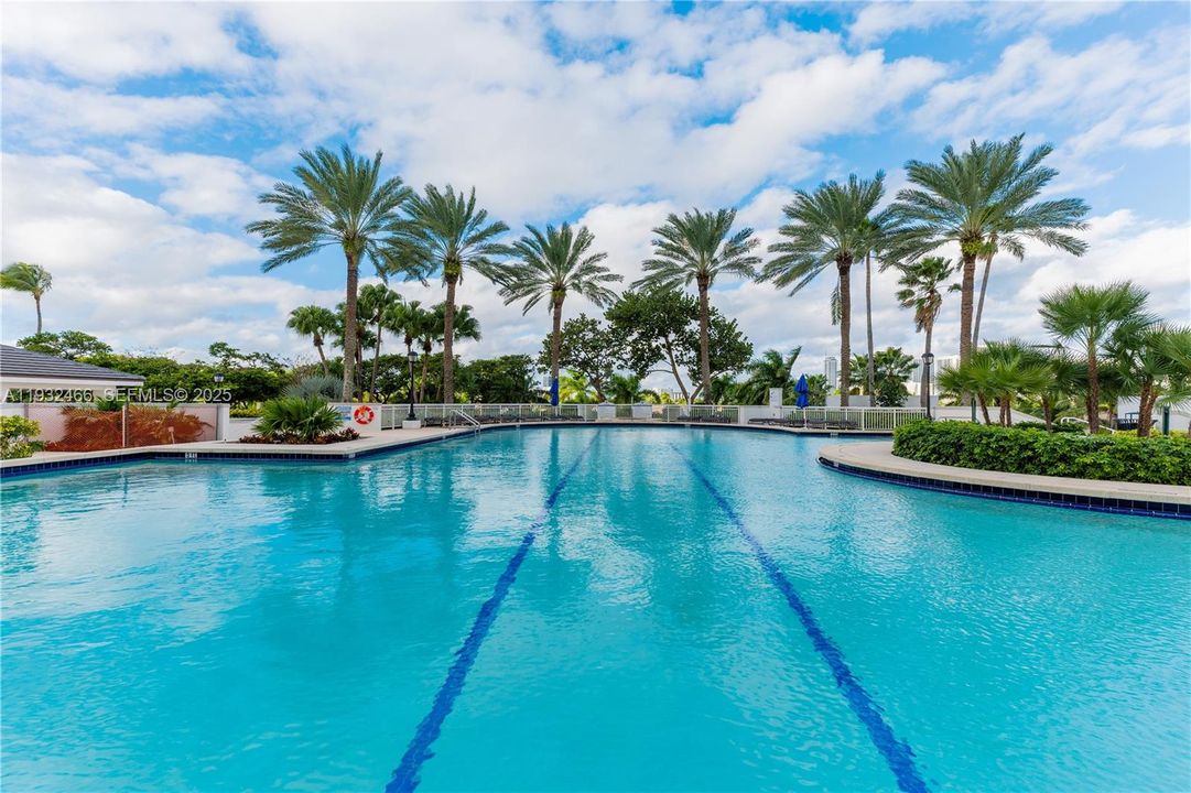 For Sale: $575,000 (2 beds, 2 baths, 1510 Square Feet)