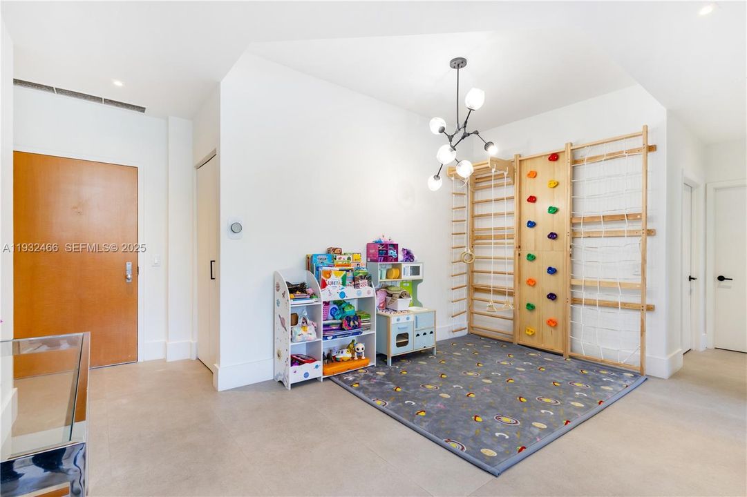 For Sale: $575,000 (2 beds, 2 baths, 1510 Square Feet)