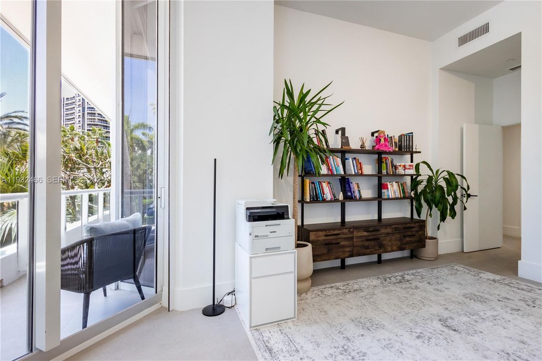 For Sale: $575,000 (2 beds, 2 baths, 1510 Square Feet)