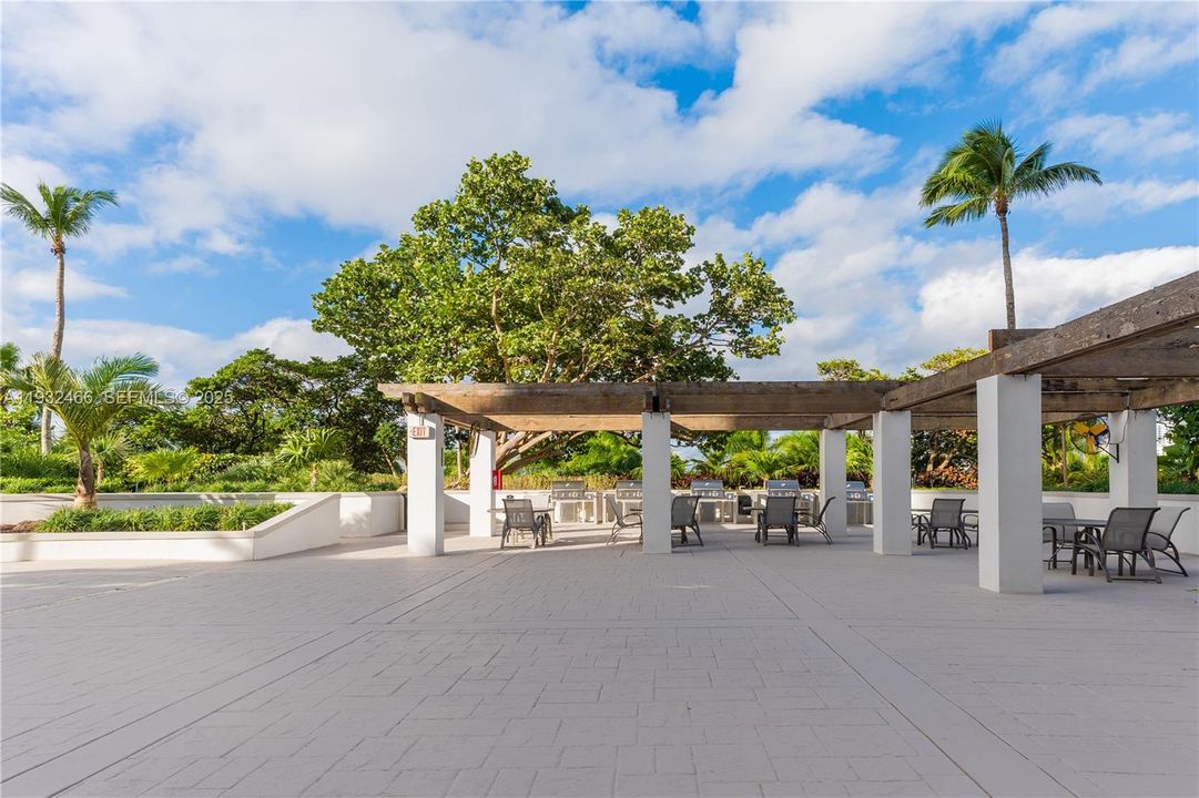 For Sale: $575,000 (2 beds, 2 baths, 1510 Square Feet)