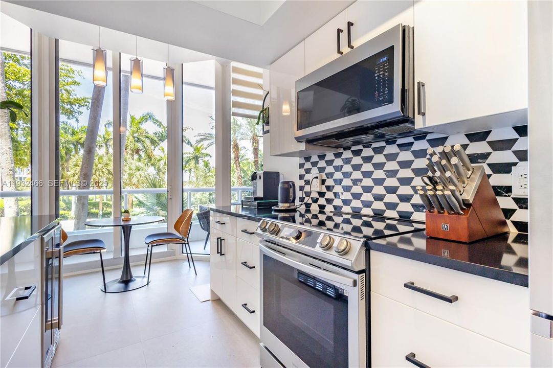 For Sale: $575,000 (2 beds, 2 baths, 1510 Square Feet)