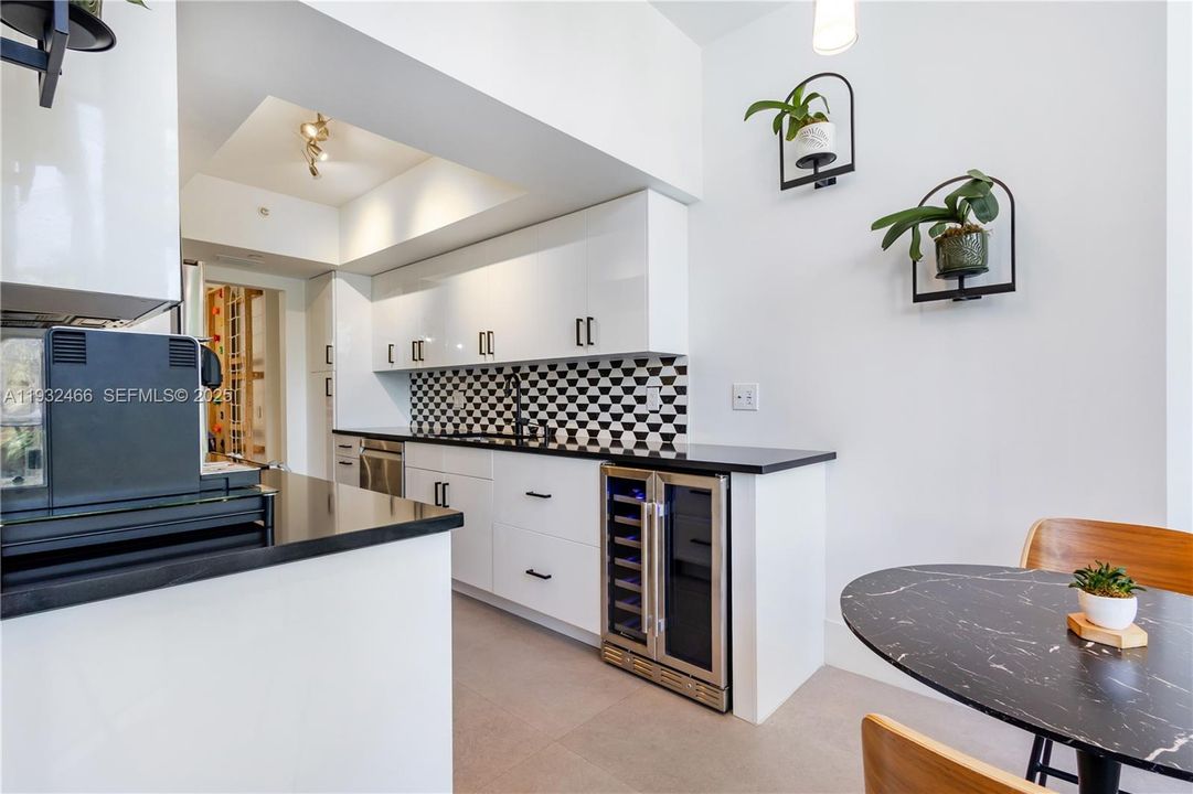 For Sale: $575,000 (2 beds, 2 baths, 1510 Square Feet)