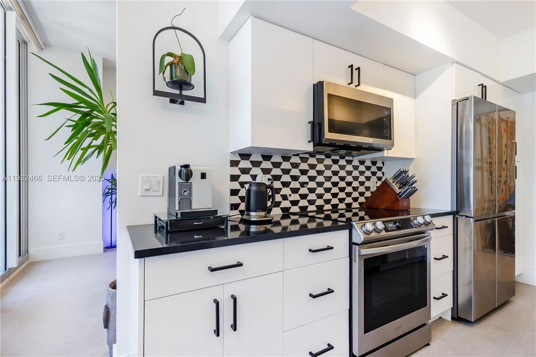 For Sale: $575,000 (2 beds, 2 baths, 1510 Square Feet)