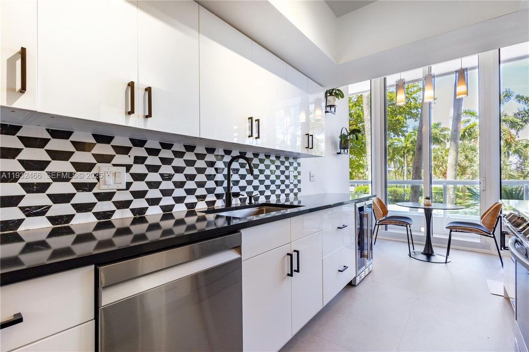 For Sale: $575,000 (2 beds, 2 baths, 1510 Square Feet)