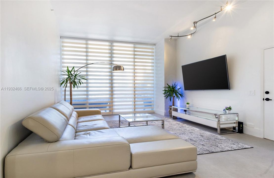 For Sale: $575,000 (2 beds, 2 baths, 1510 Square Feet)