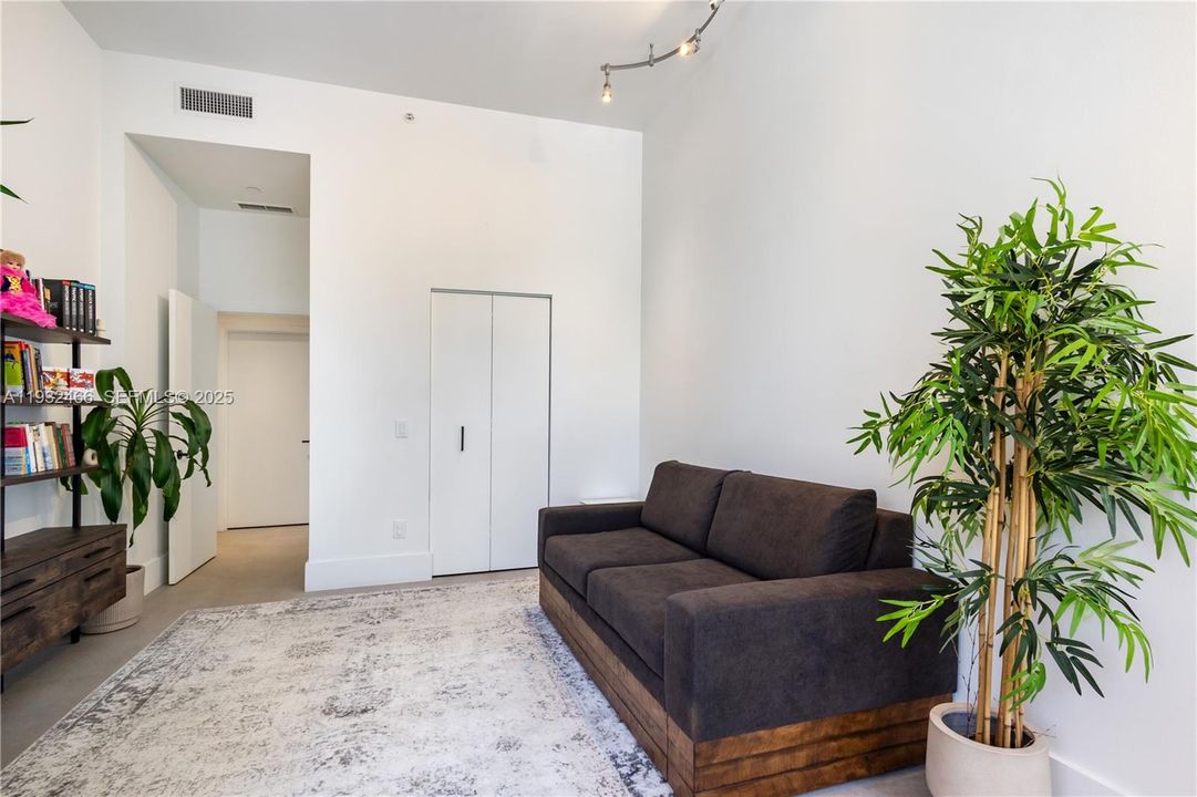 For Sale: $575,000 (2 beds, 2 baths, 1510 Square Feet)