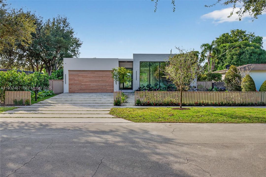 For Sale: $1,980,000 (4 beds, 4 baths, 1202 Square Feet)