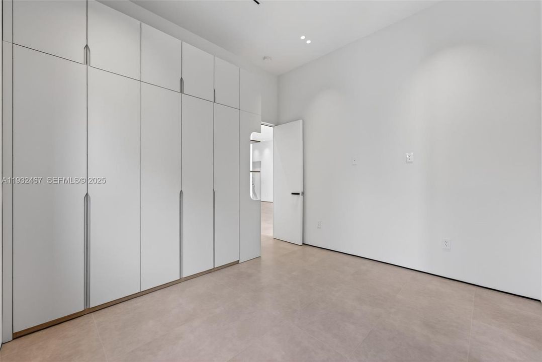 For Sale: $1,980,000 (4 beds, 4 baths, 1202 Square Feet)