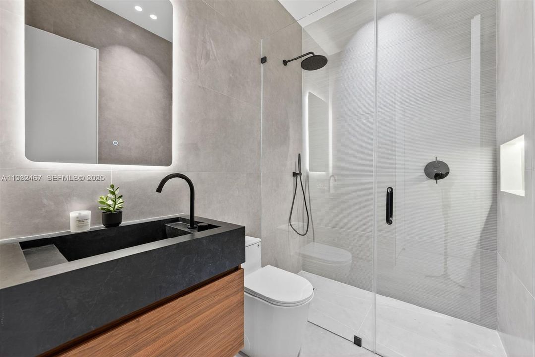 For Sale: $1,980,000 (4 beds, 4 baths, 1202 Square Feet)