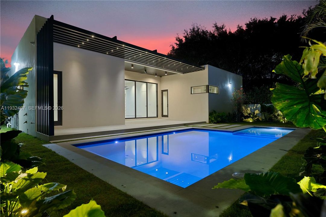 For Sale: $1,980,000 (4 beds, 4 baths, 2740 Square Feet)