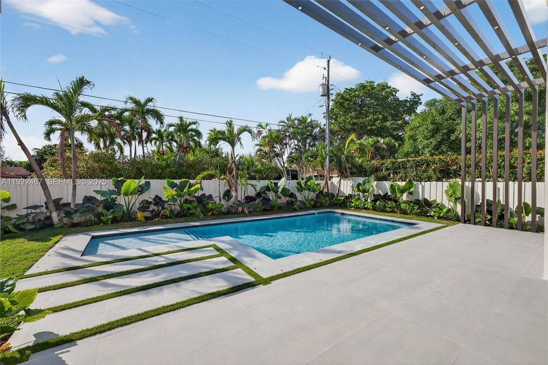 For Sale: $1,980,000 (4 beds, 4 baths, 1202 Square Feet)