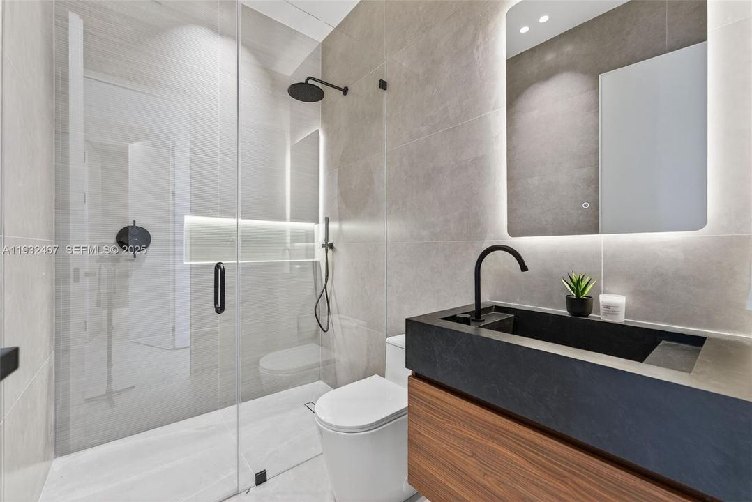 For Sale: $1,980,000 (4 beds, 4 baths, 1202 Square Feet)