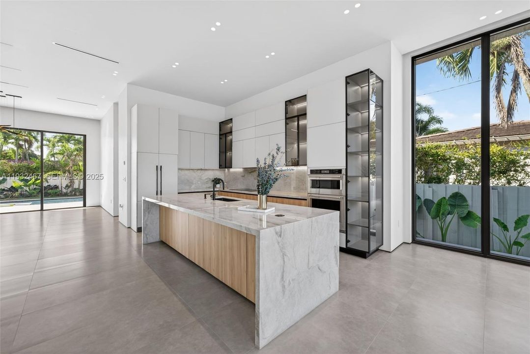 For Sale: $1,980,000 (4 beds, 4 baths, 1202 Square Feet)