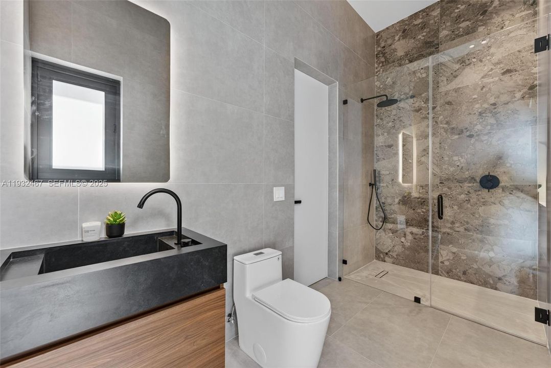 For Sale: $1,980,000 (4 beds, 4 baths, 1202 Square Feet)