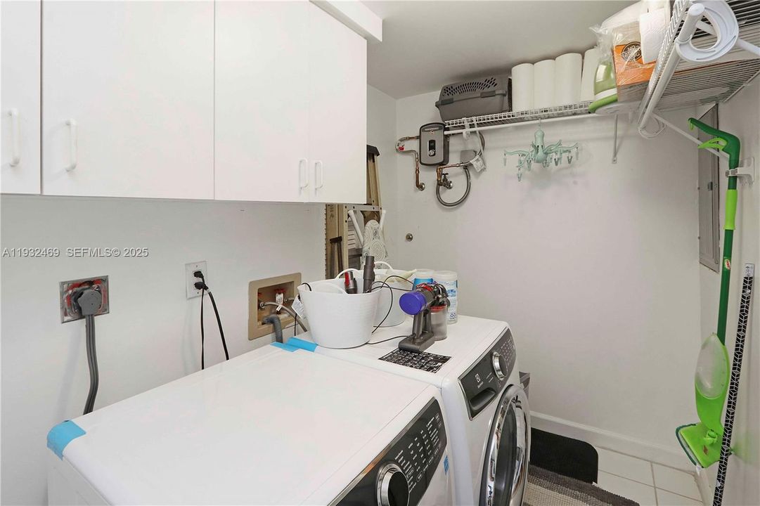 For Sale: $415,000 (3 beds, 2 baths, 1430 Square Feet)