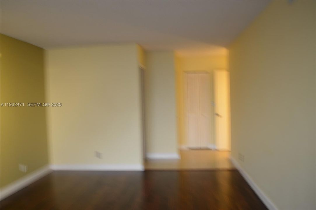 For Sale: $289,999 (2 beds, 2 baths, 1075 Square Feet)