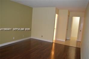 For Sale: $289,999 (2 beds, 2 baths, 1075 Square Feet)