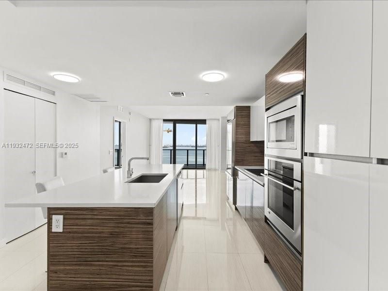 Active With Contract: $4,200 (2 beds, 2 baths, 1107 Square Feet)