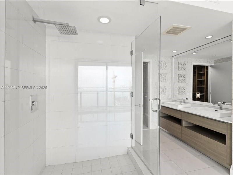 Active With Contract: $4,200 (2 beds, 2 baths, 1107 Square Feet)