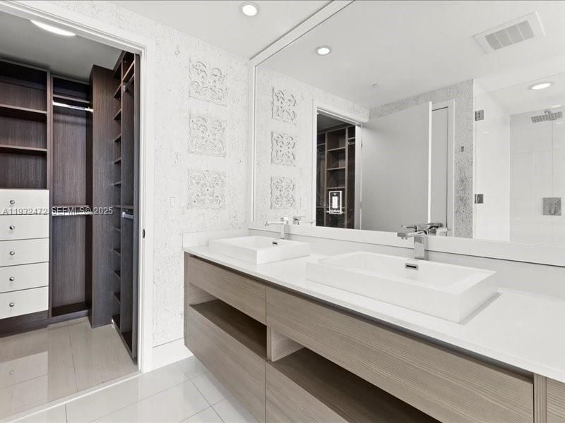 Active With Contract: $4,200 (2 beds, 2 baths, 1107 Square Feet)