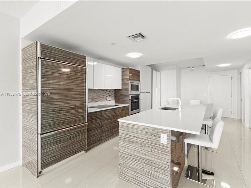 Active With Contract: $4,200 (2 beds, 2 baths, 1107 Square Feet)