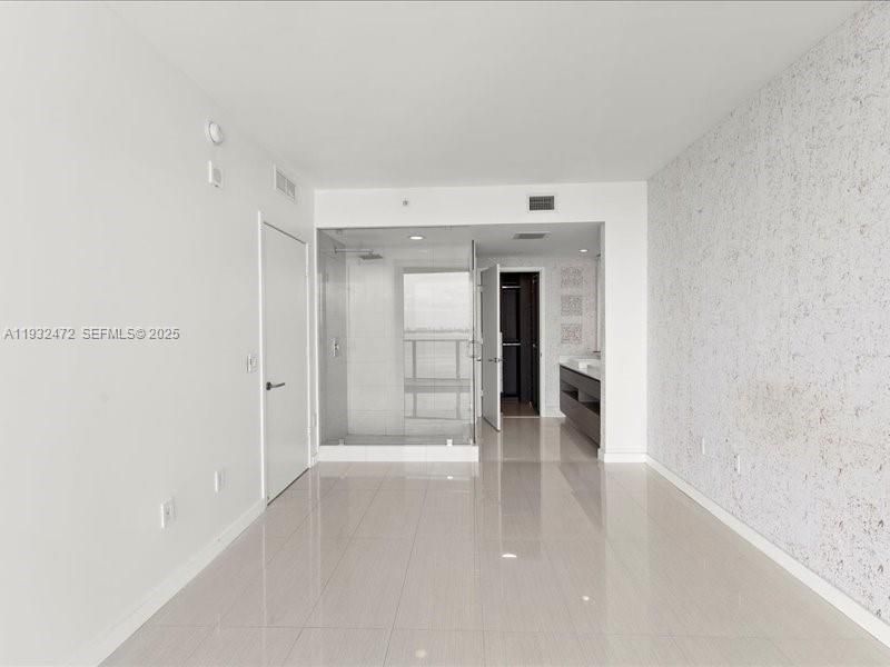 Active With Contract: $4,200 (2 beds, 2 baths, 1107 Square Feet)