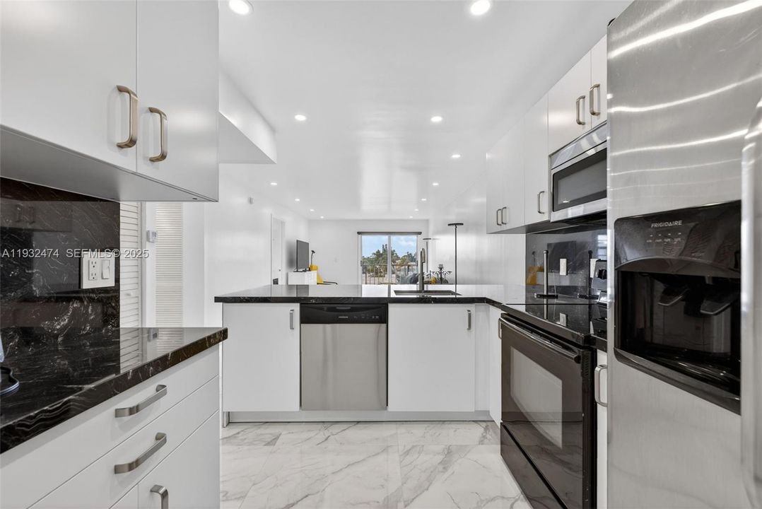 В аренду: $2,900 (2 спален, 2 ванн, 1000 Квадратных фут)